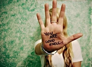 7 WAYS TO BE MORE CONFIDENT