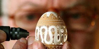 Franc Grom Egg Shell Art