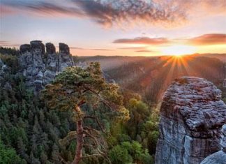 Sunrise in 4 scenes and 20 minutes in Saxon Switzerland