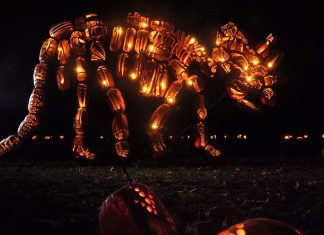 Awesome Life-Size Sculptures Made from Carved Pumpkins – Jack O’Lantern
