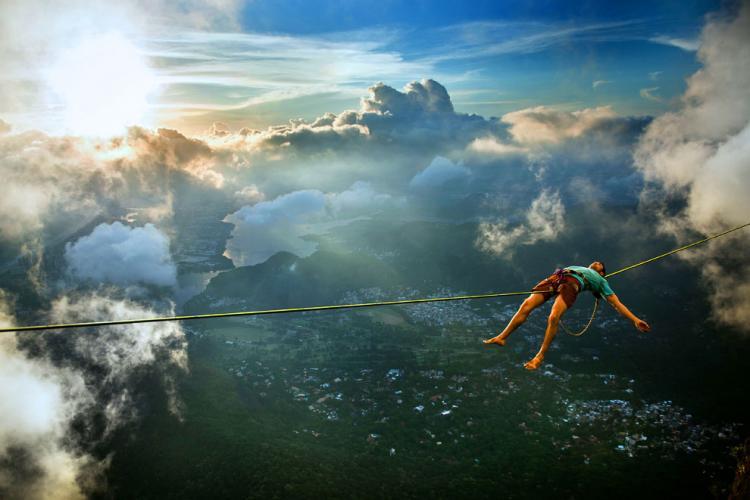 Extreme-Walk-by-Brian-Mosby-on-a-Tightrope-at-an-Altitude-of-850-Meters-Near-Rio-de-Janeiro-10