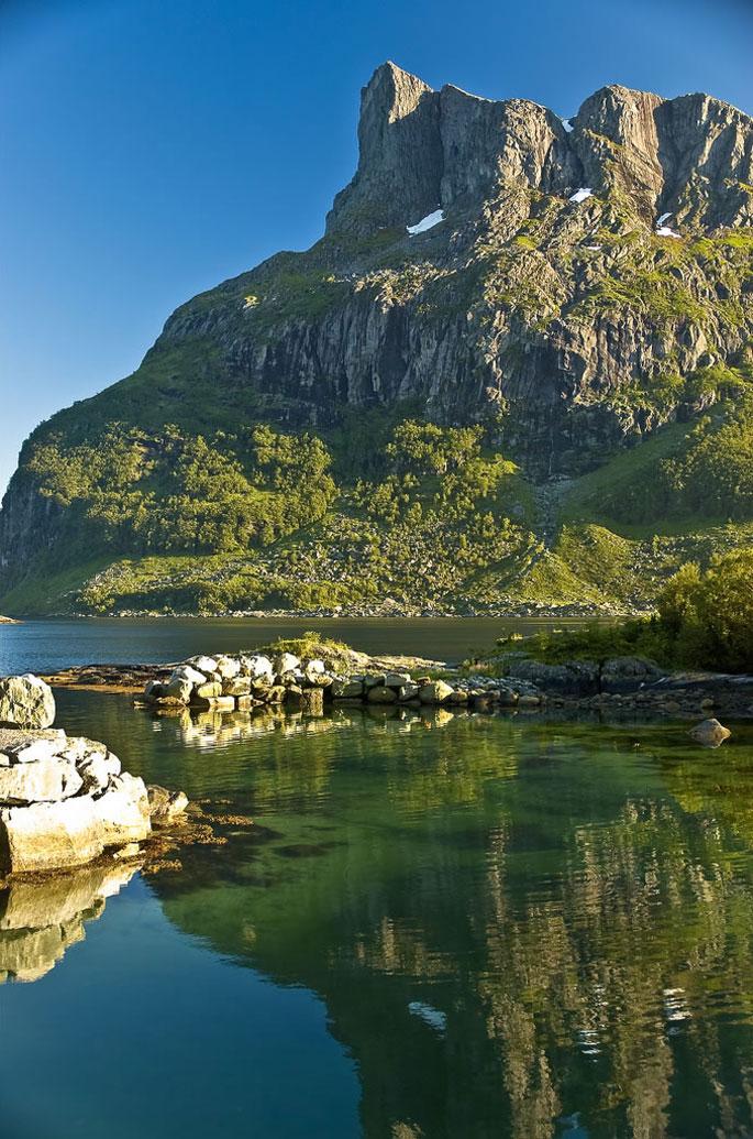 Hornelen, the highest sea cliff in Europe, Sogn og Fjordane county, Norway (by Jesper Hauge).