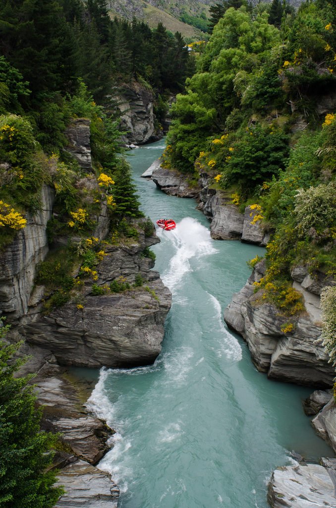 et boating the Shotover River, South Island, New Zealand (by Arbron).