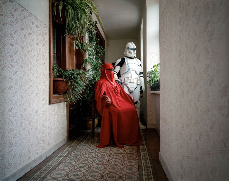 portraits-of-cosplayers-at-home-by-klaus-pichler-12