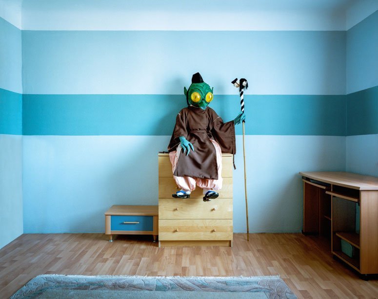portraits-of-cosplayers-at-home-by-klaus-pichler-9