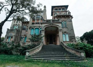 15 Extraordinary Pictures Of Abandoned Buildings