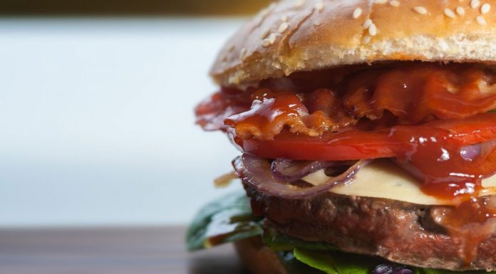 What This Man Is Caught Doing Looks Absolutely Horrifying At First. But Check This Out… Unreal Food Burger