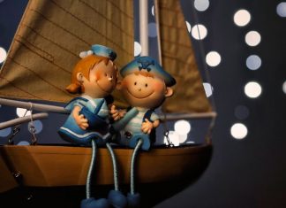 10 SIMPLE TIPS TO LIVING A HAPPY LIFE.