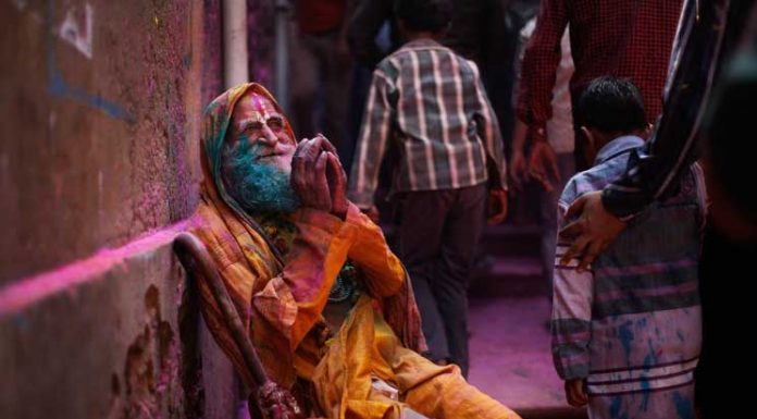 15 Joyful Photos of India’s Vibrant Holi Festival