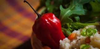 What This Man Did For The Woman He Loves Makes Everyone Else Look Bad. Tomato Photo 6