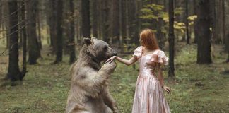 Russian Photographer Takes Stunning Portraits With REAL Animals