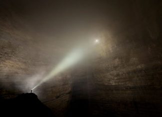 Underworld: The Intrepid Cave Photography of Robbie Shone