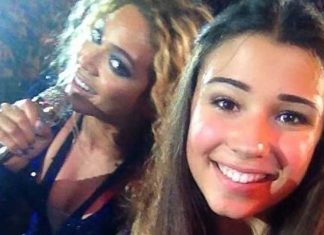 The 22 Most Perfectly Timed Selfies Ever Taken