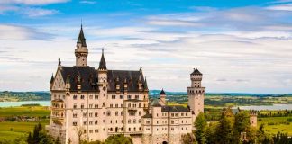 29 Dreamy Castles Around The World That Will Leave You Enchanted