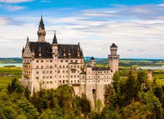 29 Dreamy Castles Around The World That Will Leave You Enchanted