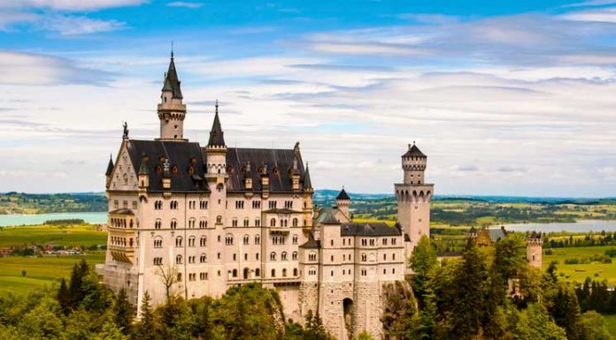 29 Dreamy Castles Around The World That Will Leave You Enchanted