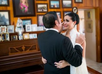 25 Tear-Jerking Photos Of Fathers At Weddings