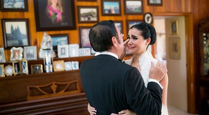 25 Tear-Jerking Photos Of Fathers At Weddings