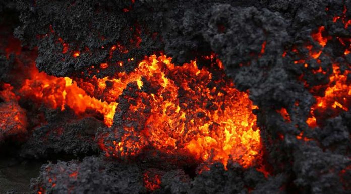 11 Photos of Iceland’s Bardarbunga Volcano Erupting That Are Just Unreal