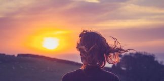 7 THINGS HEALTHY PEOPLE DO EVERY MORNING