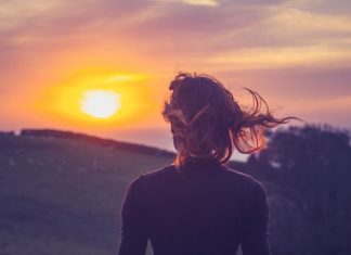 7 THINGS HEALTHY PEOPLE DO EVERY MORNING