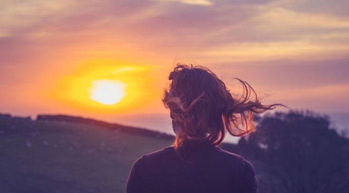 7 THINGS HEALTHY PEOPLE DO EVERY MORNING