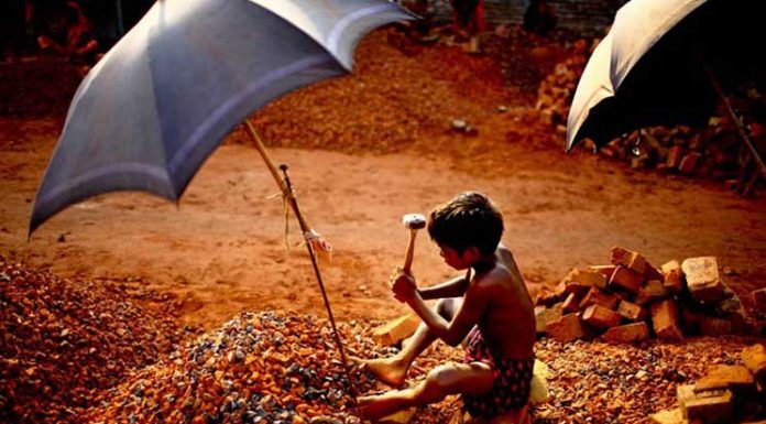 Angels in hell – A photographer captures child labor in Bangladesh