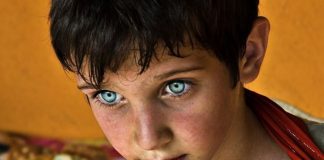 20 Powerful Photos Of People’s Eyes That Say More Than Words Ever Could