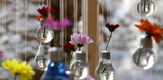 20+ Awesome DIY Ideas For Recycling Old Light Bulbs