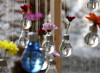 20+ Awesome DIY Ideas For Recycling Old Light Bulbs