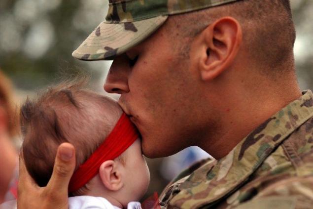 Corey Allen kisses his daughter, Lacey Allen, during the welcoming ceremony at the return home from Afghanistan soldiers Stephen Morton-AP 