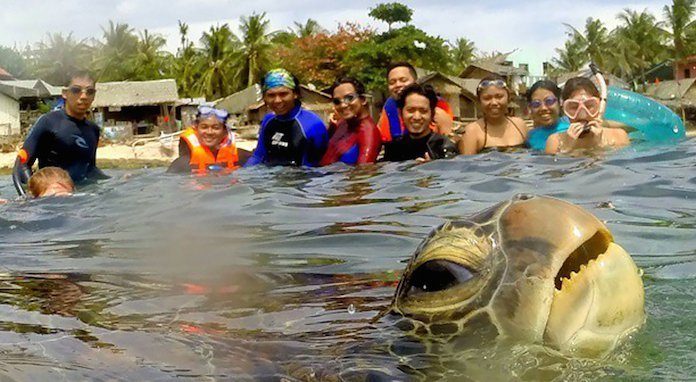 Photographer Helps Squirrel To Stay Dry With A Tiny Umbrella