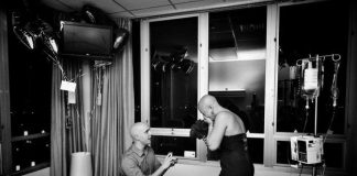 Boyfriend Proposes To His Highschool Sweetheart On Her Last Day Of Chemo