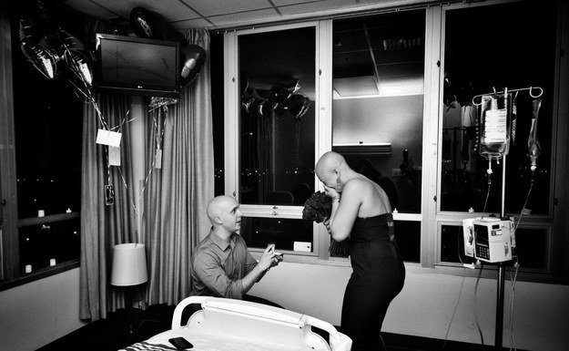 Boyfriend Proposes To His Highschool Sweetheart On Her Last Day Of Chemo