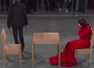 Ex-Lovers Stood in Silence When They Met Each Other for the First Time After 30 Years.