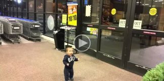 Baby Sees Automatic Sliding Doors for the First Time
