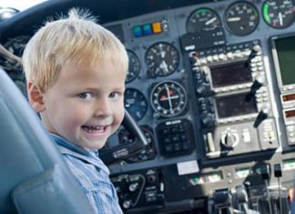 Pilot Allows Kid To Start The Plane’s Engine. But Never Expected To Receive This Note From His Mom.