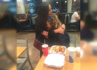 Homeless Lady Is Ignored By Everyone, Then A Stranger Does THIS And Shocks Everyone With Her Simple Act Of Kindness.