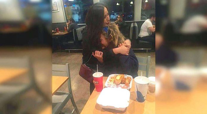 Homeless Lady Is Ignored By Everyone, Then A Stranger Does THIS And Shocks Everyone With Her Simple Act Of Kindness.