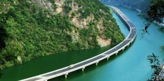 The most incredible bridge in the world has been built in China