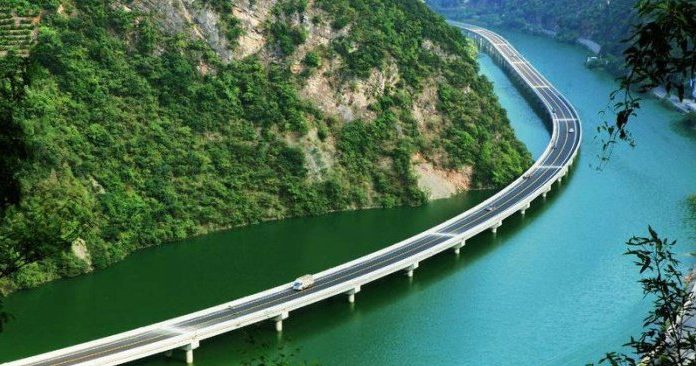 The most incredible bridge in the world has been built in China