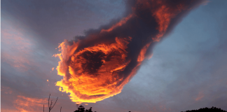 Stunning Cloud Formation Appears Above Portugal, People Call It “The Hand Of God”