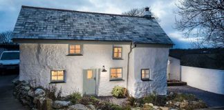This house is more than 300 years old — and it’s utterly amazing inside SWEETPEA COTTAGE Kestle Mill, Cornwall, United Kingdom