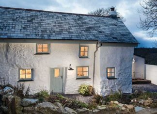 This house is more than 300 years old — and it’s utterly amazing inside SWEETPEA COTTAGE Kestle Mill, Cornwall, United Kingdom