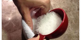 She Fills A Sock With Epson Salt – Her Next Step Makes This Absolutely Brilliant She Fills A Sock With Epson Salt - Her Next Step Makes This Absolutely Brilliant