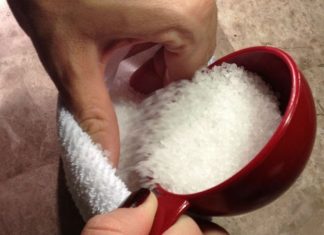 She Fills A Sock With Epson Salt – Her Next Step Makes This Absolutely Brilliant She Fills A Sock With Epson Salt - Her Next Step Makes This Absolutely Brilliant