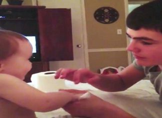Brother Shows Him A Trick With Paper – Baby’s Reaction Has The Family Totally Losing It