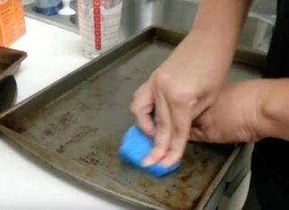 He Was Tired Of Scrubbing His Baking Pan – His Solution For A Deep Clean Is Excellent