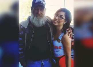 Hooters Waitress Poses With A Stranger. Seconds Later, He Pulls THIS Off His Neck…