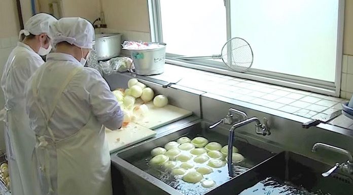 They Put Cameras Inside A School Cafeteria. What The Lunch Ladies Do? It’s Going Viral…
